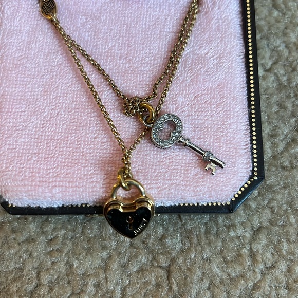 Juicy couture lock and key gold necklace - Picture 2 of 4